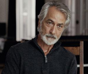 David Strathairn